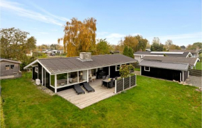 Beautiful Home In Karrebæksminde With Kitchen in Karrebæksminde